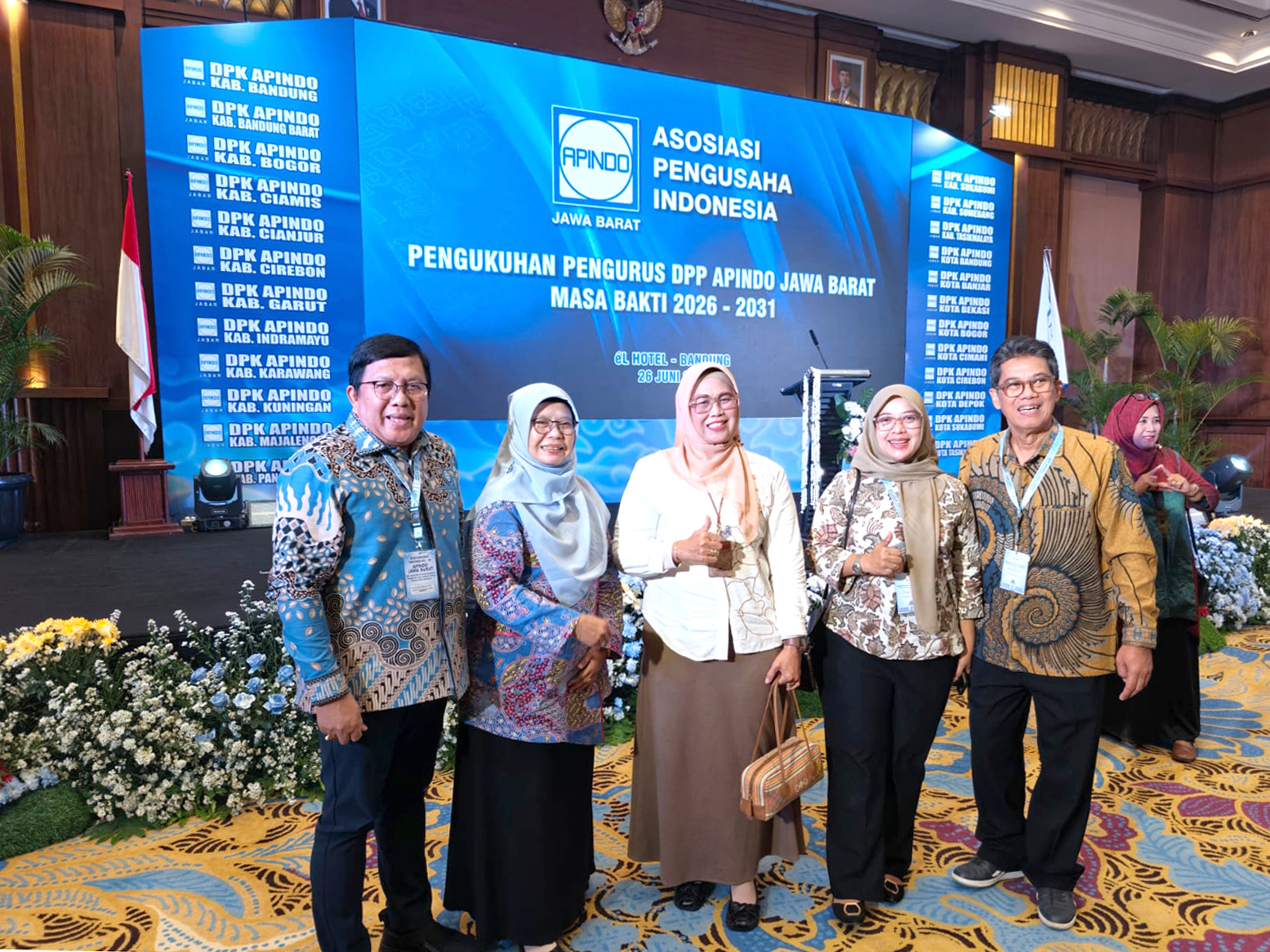 Foto Bersama dengan Kepala Dinas Tenaga Kerja Provinsi Jawa Barat, Kepala Dinas Tenaga Kerja Kota Depok, Ketua DPK APINDO Kota Depok, Ketua DPK APINDO Kabupaten Bogor dan Sekretaris.